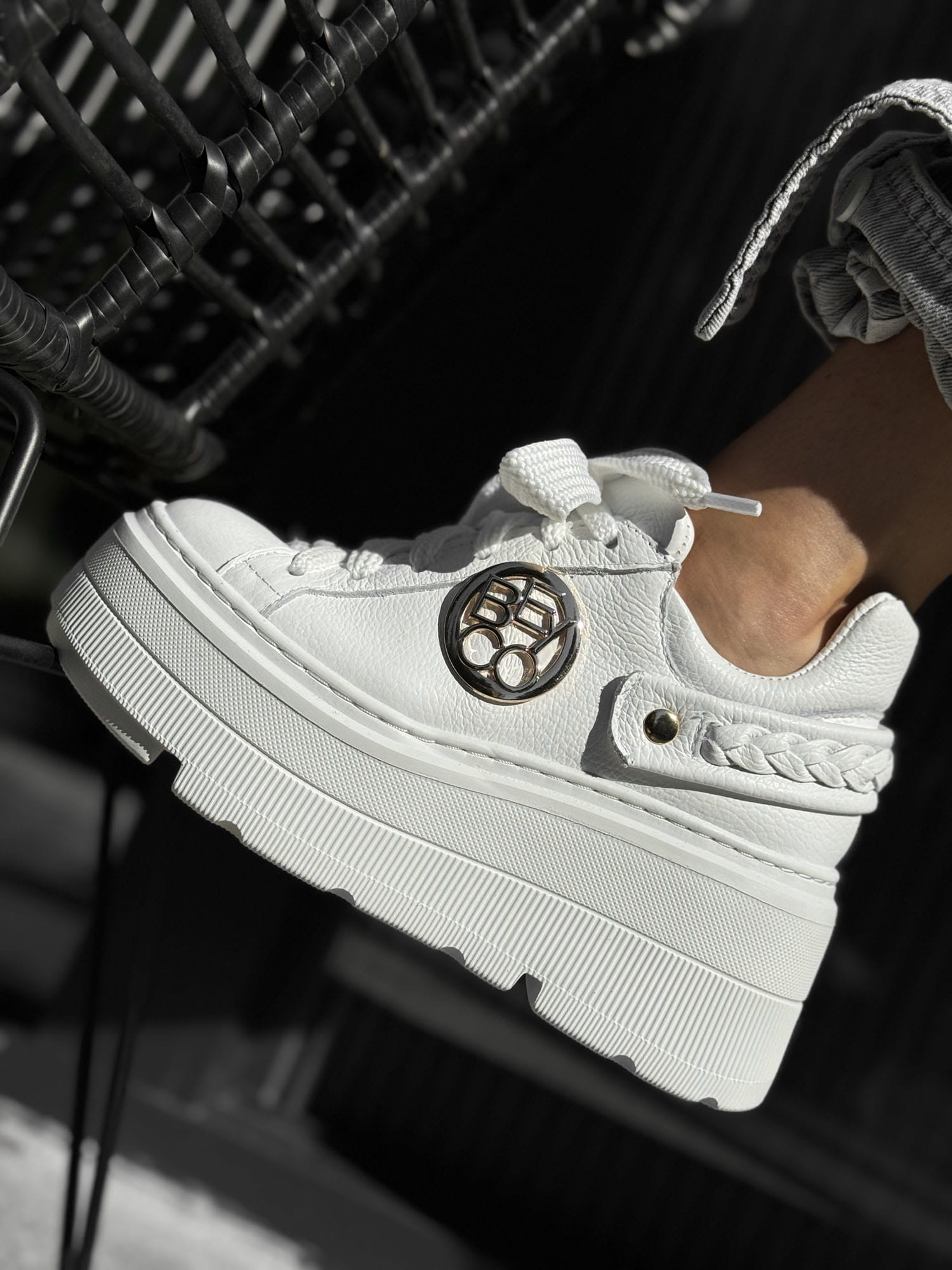 Skórzane sneakersy na grubej podeszwie sn61 biały Beyco - Image 2