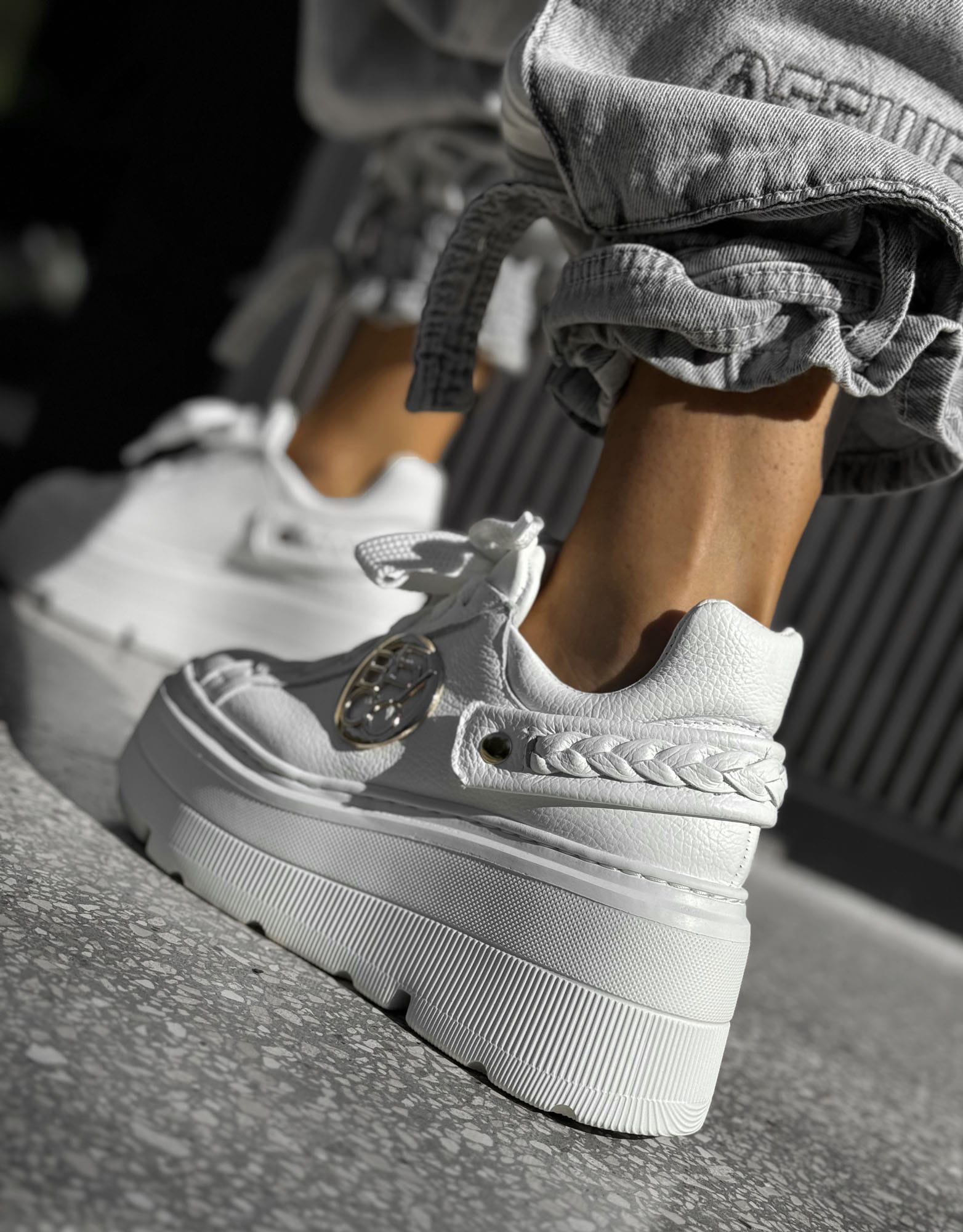 Skórzane sneakersy na grubej podeszwie sn61 biały Beyco - Image 3