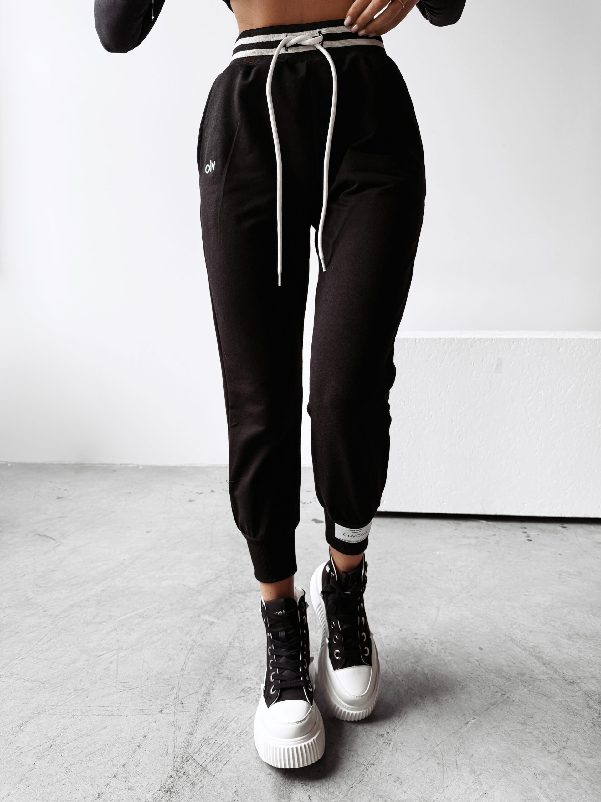 MIRACLE 2025 SPODNIE DAMSKIE OLAVOGA Czarne - obrazek 3