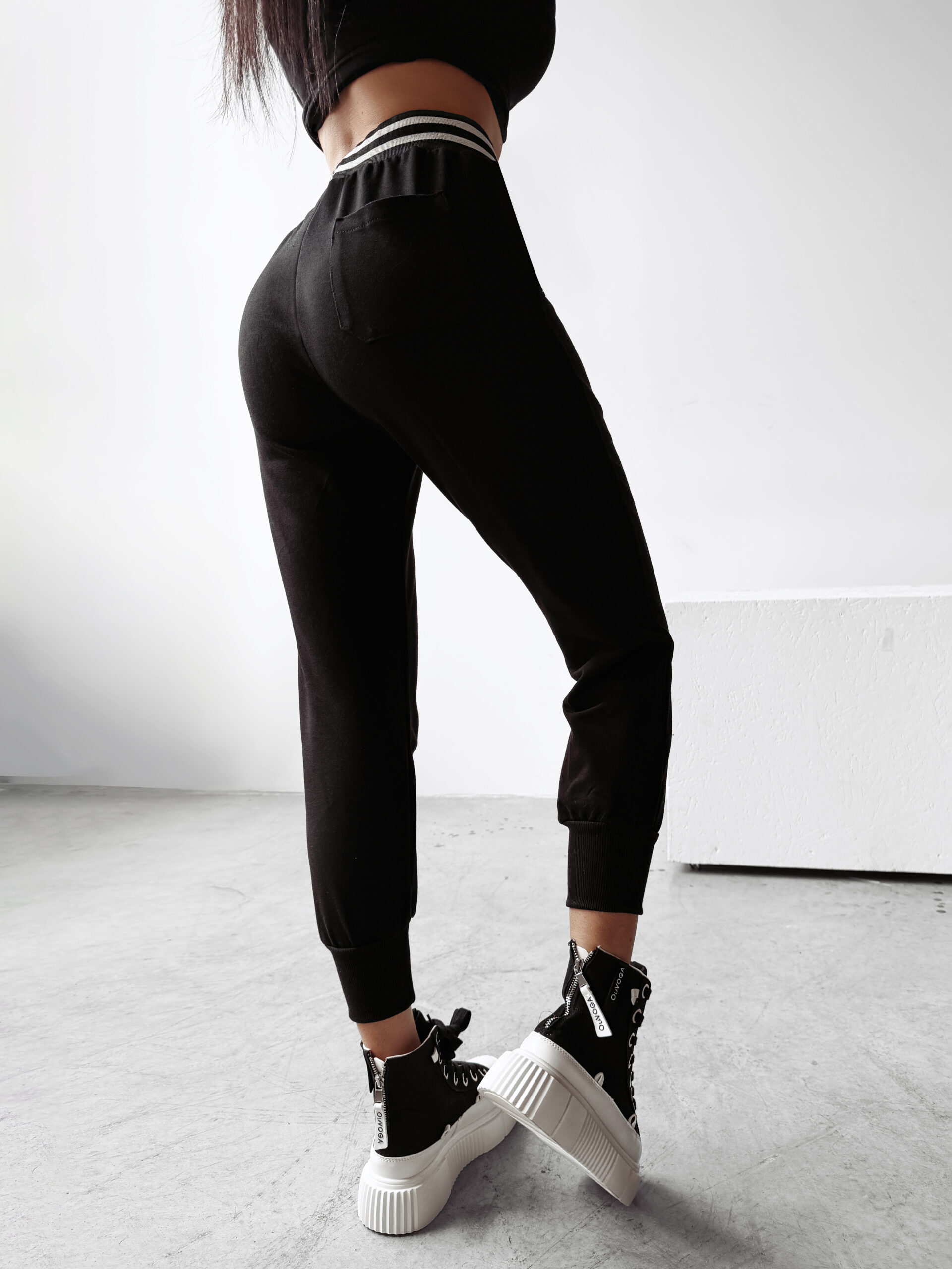 MIRACLE 2025 SPODNIE DAMSKIE OLAVOGA Czarne - obrazek 4