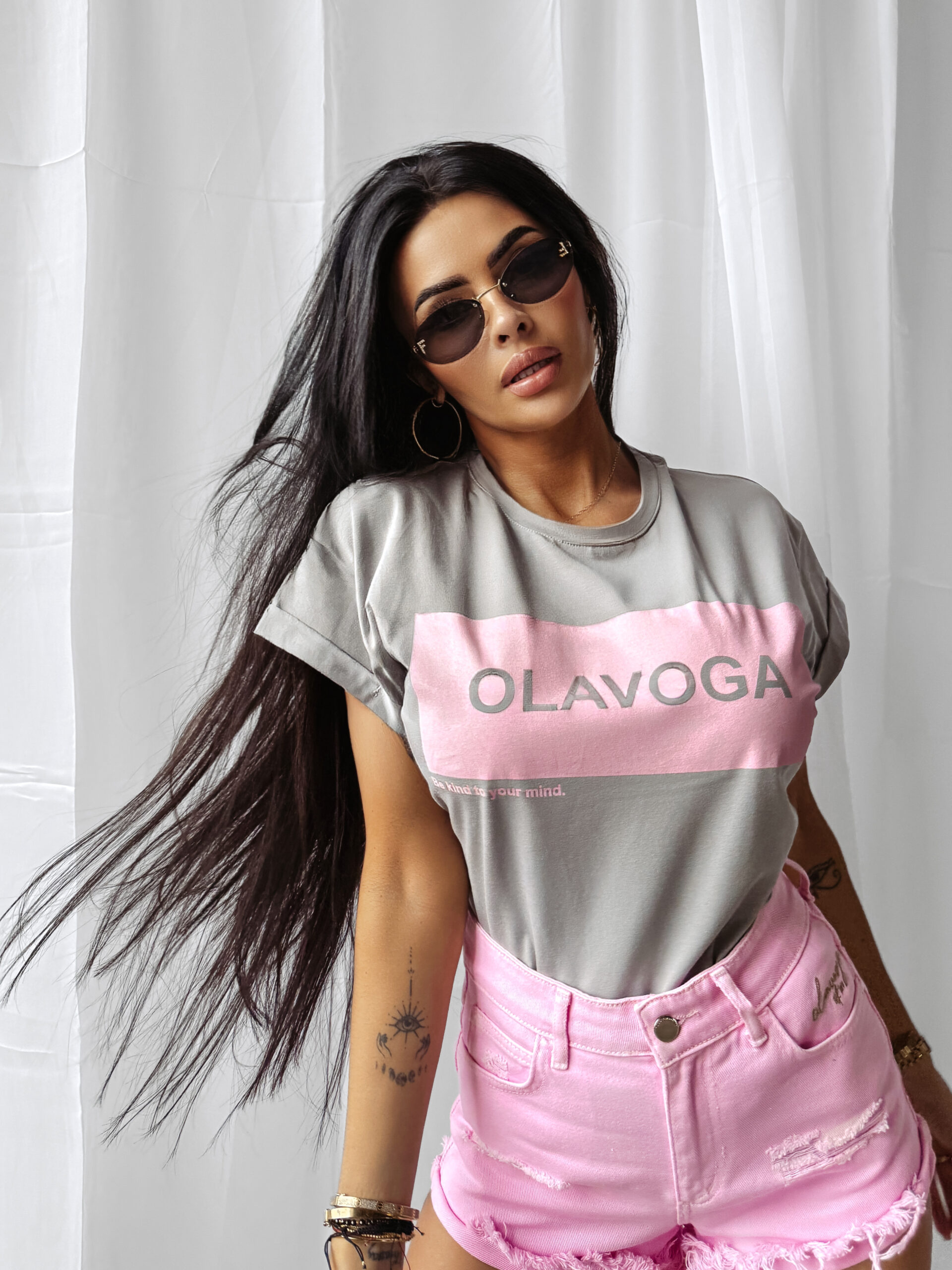 SNACK 2025 T-SHIRT DAMSKI OLAVOGA Szary - obrazek 2